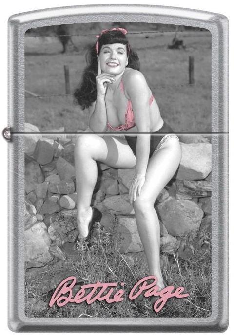 Öngyújtó Zippo 3331 Bettie Page